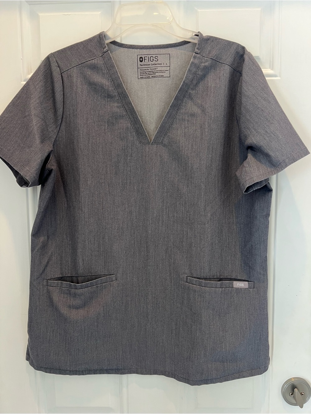 Women's FIGS Scrub Top L Gray V-Neck 2 Pocket Technical Collection # 879